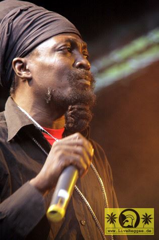 Junior Reid (Jam) and The Reggae Angels Band - Reggae Jam Festival - Bersenbrueck 10. August 2008 (4).JPG